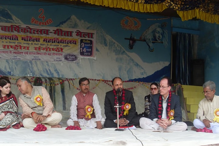 Dr. Tripathi delivered talk on Palmistry at GEETA MELA, Kanpur.